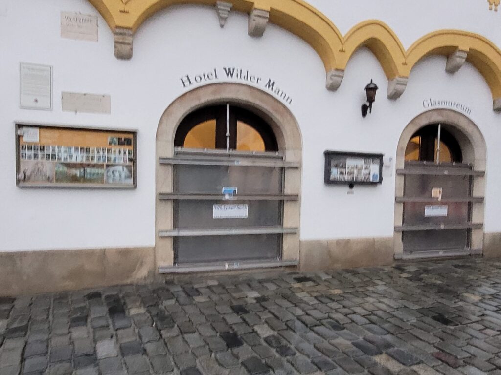 Der Wilde Mann hat Angst vor nassen Füssen